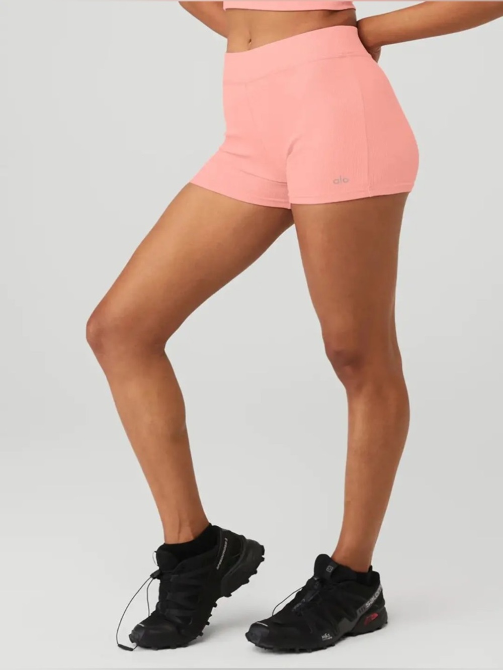 Alo Women’s Goddess Ribbed High-Waist Hot Short Strawberry Lemonade Size Small